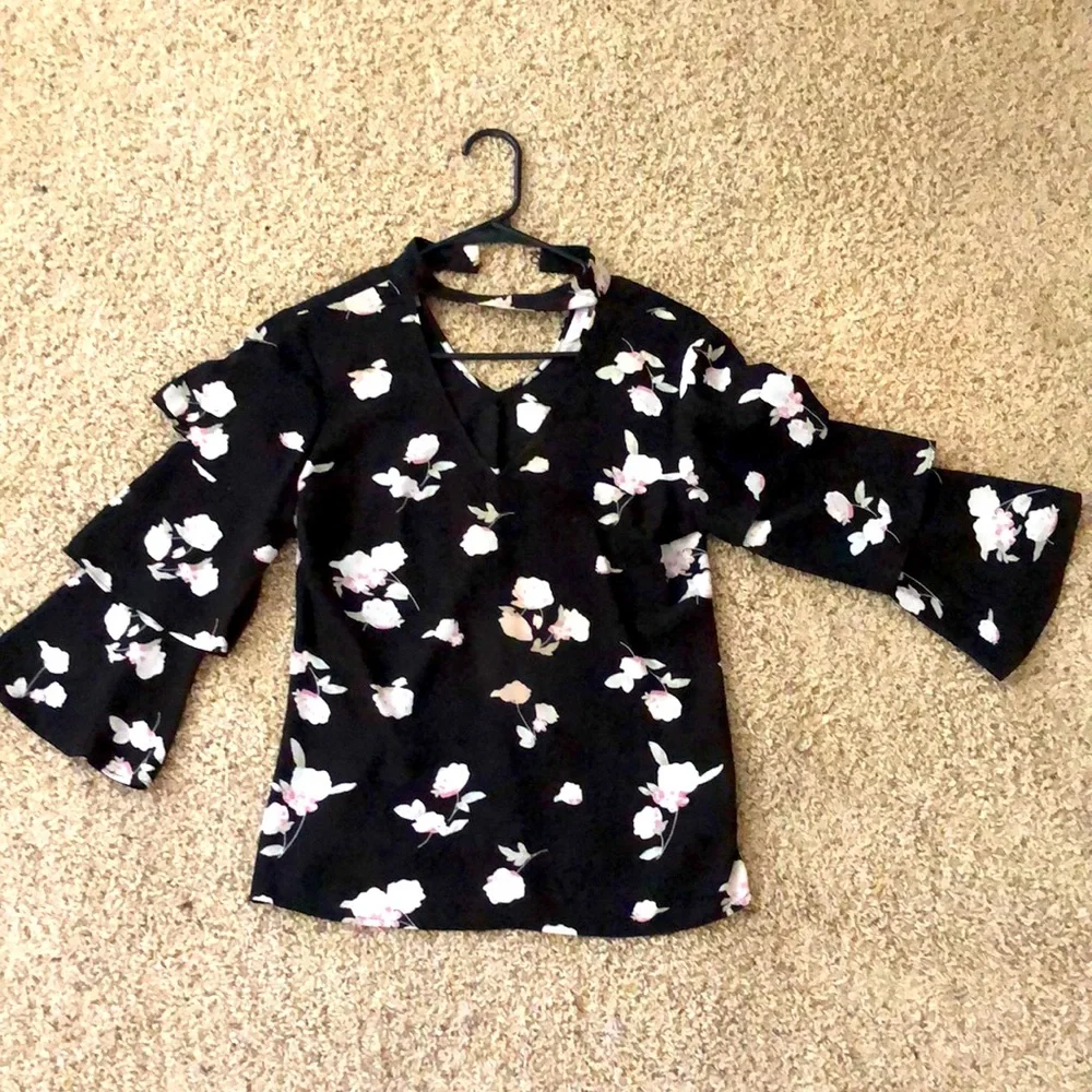 Beautiful Bell Sleeved Choker Blouse - Picture 1 of 1